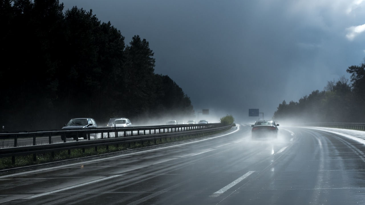 Wo Tritt Besonders Hufig Aquaplaning Wassergltte Aufnull